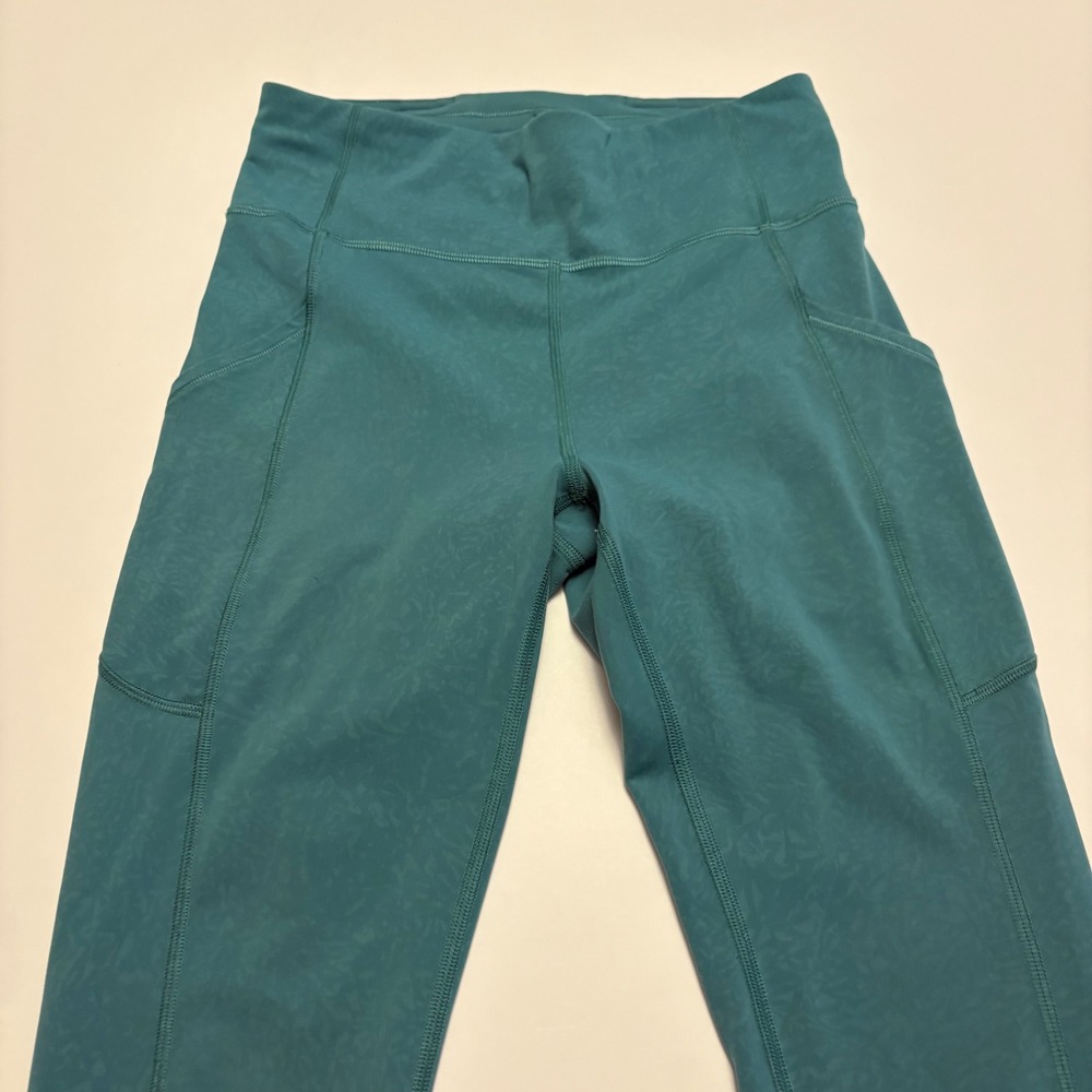 Lululemon Fast and Free Tight Women 4 Teal Floral Embossed High Rise Nulux 25"